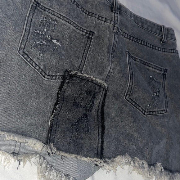 Womens jean shorts - Picture 3 of 4